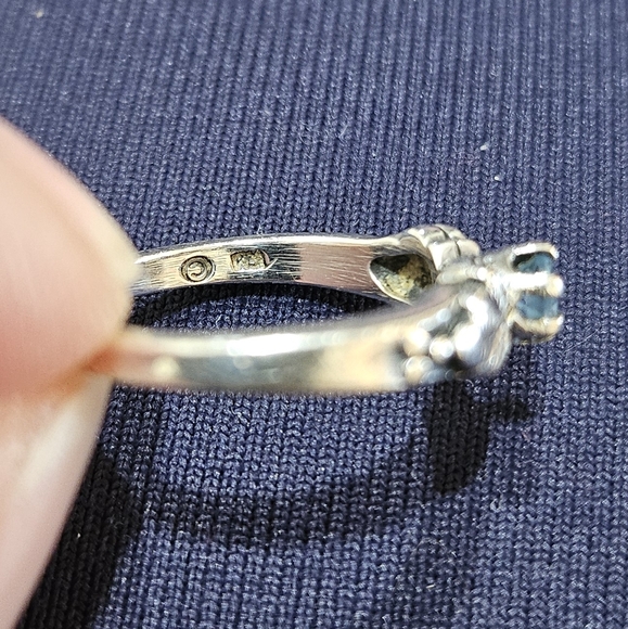 Vintage Sterling Silver and Blue Topaz Leaf Ring - Picture 2 of 9